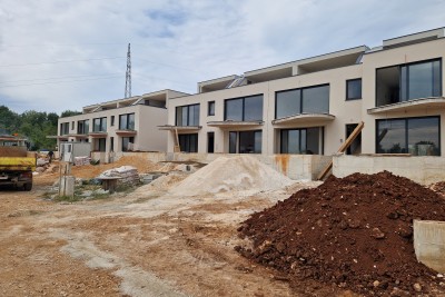 Apartment with roof terrace in Tar