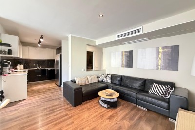 Komforan stan u centru grada s dizalom na samo 100 metara od mora u Novigradu