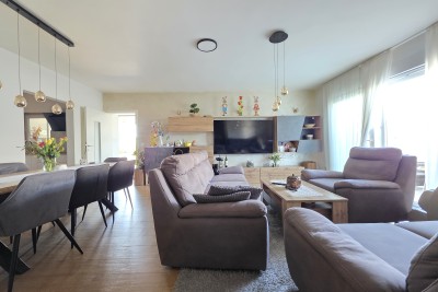 Kuća s tri stambene jedinice u okolici Umaga