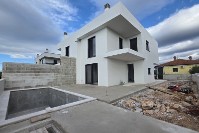 Attraktives Doppelhaus mit Swimmingpool in der Umgebung von Umag