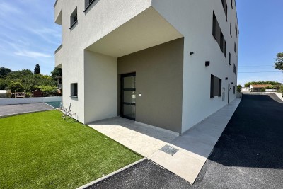 Confortevole appartamento con giardino e ingresso indipendente in un nuovo edificio di qualità a Tar