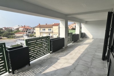 Apartment in a quality new building in Novigrad with a sea view 500 m from the sea