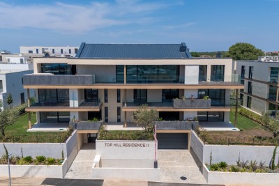 Hochwertige Wohnung im Erdgeschoss im Bau in toller Lage mit Garten und Meerblick in Novigrad