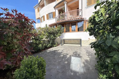 Srčkan apartma z vrtom na fantastični lokaciji v Novigradu