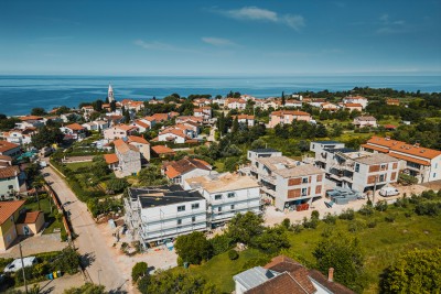 Hochwertige Wohnung in einem neuen Gebäude im ersten Stock, nur 300 Meter vom Meer entfernt in Lovrečica