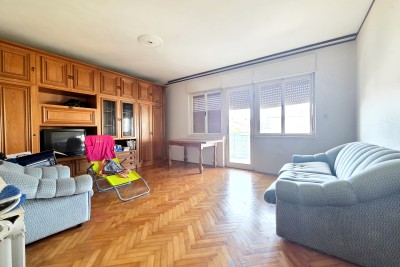 Stan s tri spavaće sobe i vrtom u Umagu