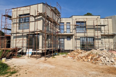 Charmantes Doppelhaus mit Meerblick und Pool in der Nähe von Umag