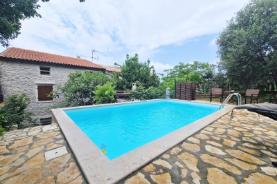 Beautiful stone house with a swimming pool in the vicinity of Umag