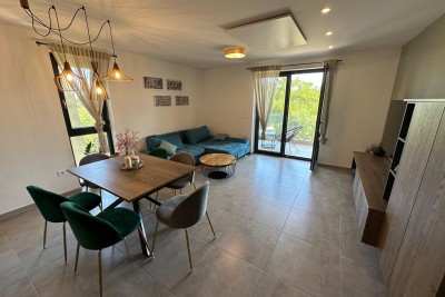 Geräumiges Apartment in toller Lage, nur 500 Meter vom Meer und dem Zentrum von Novigrad entfernt