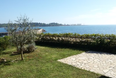 Haus in der ersten Reihe zum Meer in Lovrečica, in der Nähe von Umag