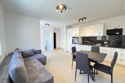 Kompletno opremljeni stan u prizemlju renovirane zgrade u Novigradu