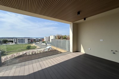 Luksuzno stanovanje v prvem nadstropju s čudovitim pogledom na morje v novi stavbi z dvigalom v Novigradu