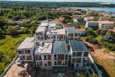 Zweistöckiges Apartment in Lovrečica, nur 300 Meter vom Meer entfernt