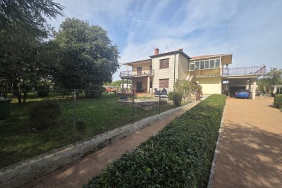 Kuća s tri stambene jedinice u blizini Brtonigle