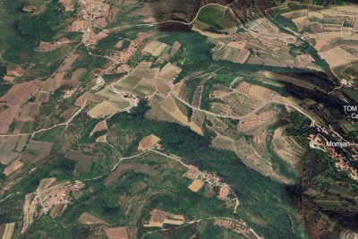 Poljoprivredno zemljište u blizini Momjana