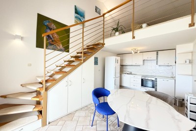 Kompletno namješten stan s pogledom na more na odličnoj lokaciji u Novigradu