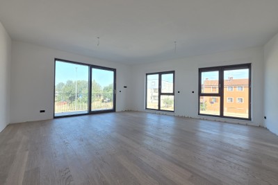 Ampio appartamento con due camere da letto e posto auto in garage a Umag - Umago