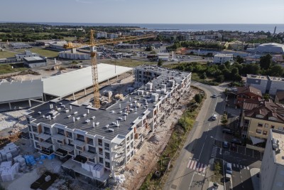 Wohnung mit überdachtem Parkplatz in einem hochwertigen Neubau in Umag