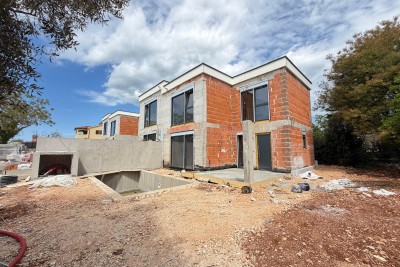 Casa moderna con piscina in posizione tranquilla a Cittanova
